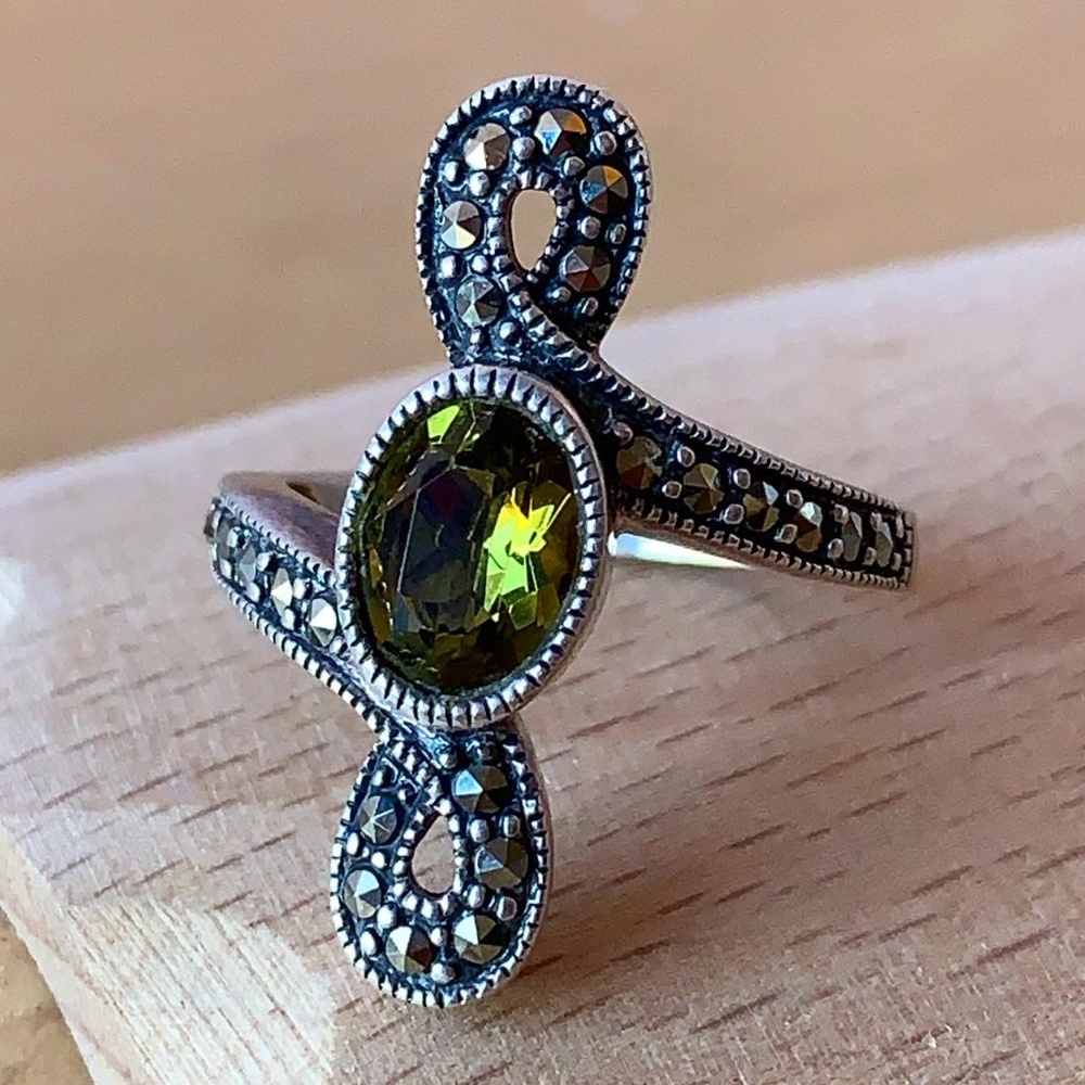 VINTAGE JUDITH JACK STERLING SILVER 925 OLIVE GREEN QUARTZ AND MARCASITE RING
